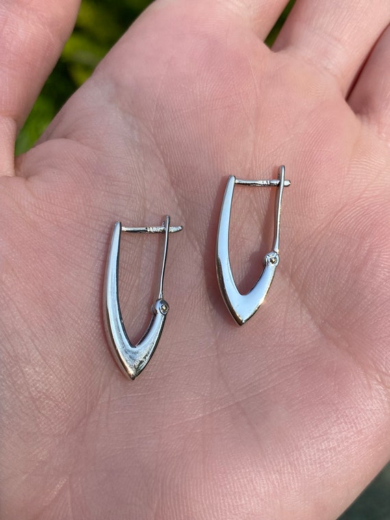 Vintage Solid 14k White Gold Chevron Hoop Earring… - image 1