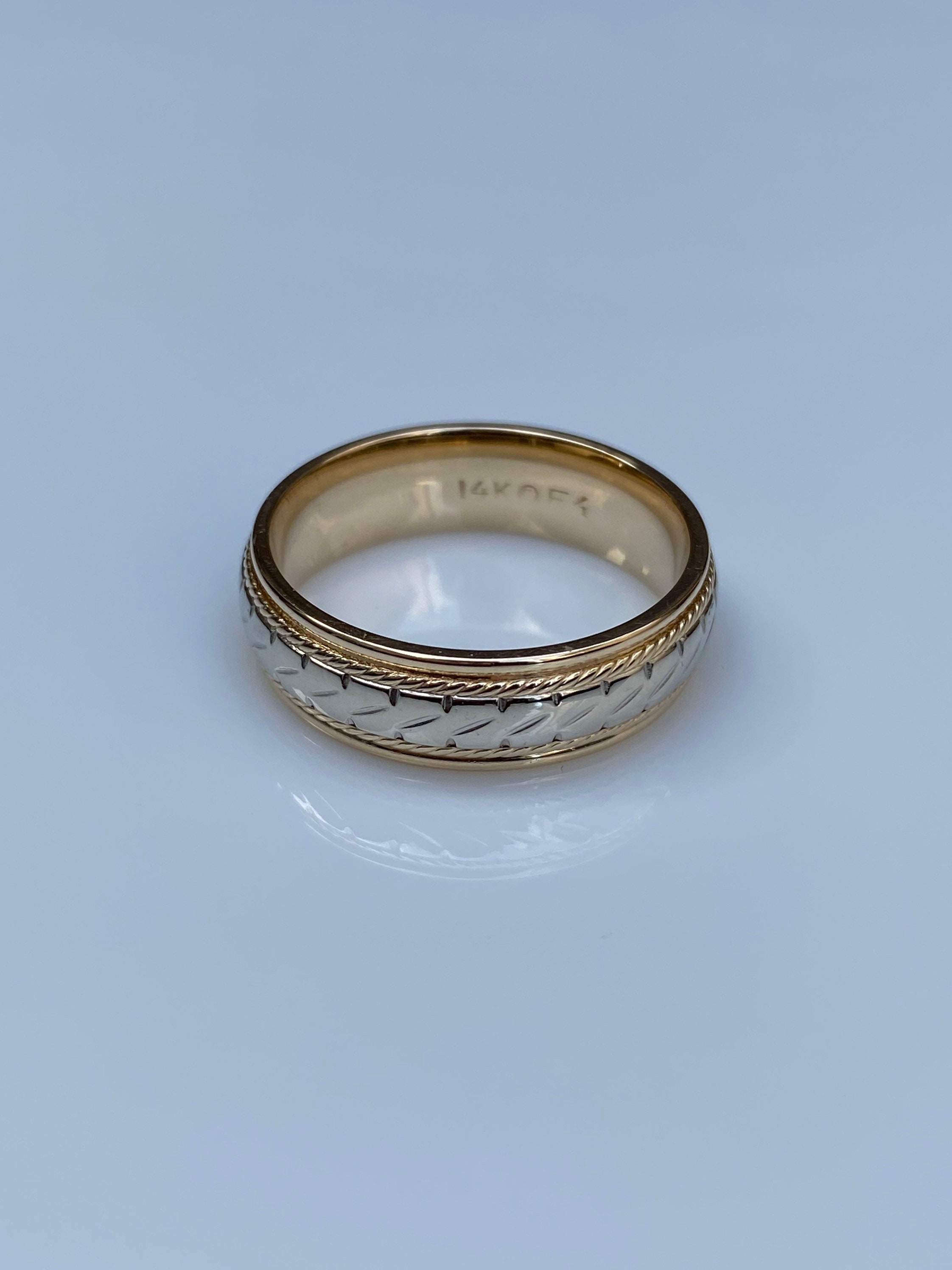 Vintage Solid 14k Yellow & White Gold Designed Ring Band