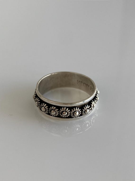 Vintage Solid Sterling Silver Flower Ring Band - … - image 9