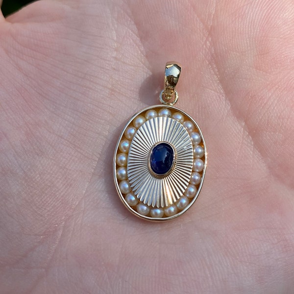Vintage Solid 14k Yellow Gold Engine Turned Sapphire Seed Pearl Halo Charm