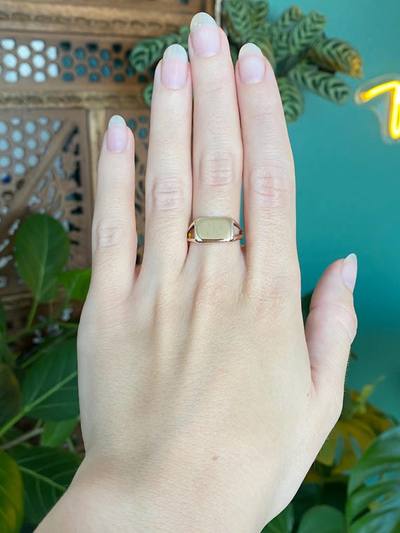 Vintage Solid 9k Yellow Gold Rectangle Signet Rin… - image 2