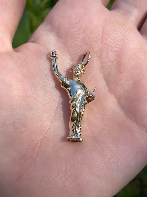 Vintage Solid 14k Yellow Gold Large Statue of Lib… - image 1