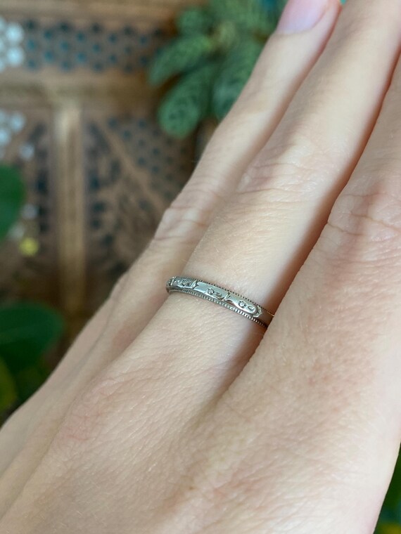 Vintage Solid 18k White Gold Designed Ring Band -… - image 3