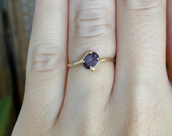 Vintage Solid 10k Yellow Gold Purple Spinel Twist Ring - Size 5