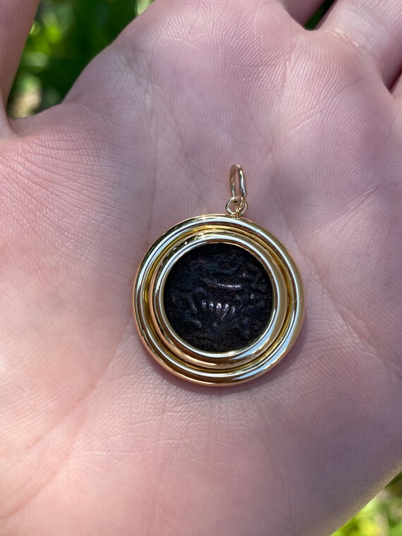 Vintage 18k Yellow Gold Ancient Judaica Prutah First Revolt Bronze