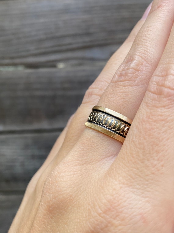 Vintage Solid 14k Yellow Gold Pattern Ring Band -… - image 3