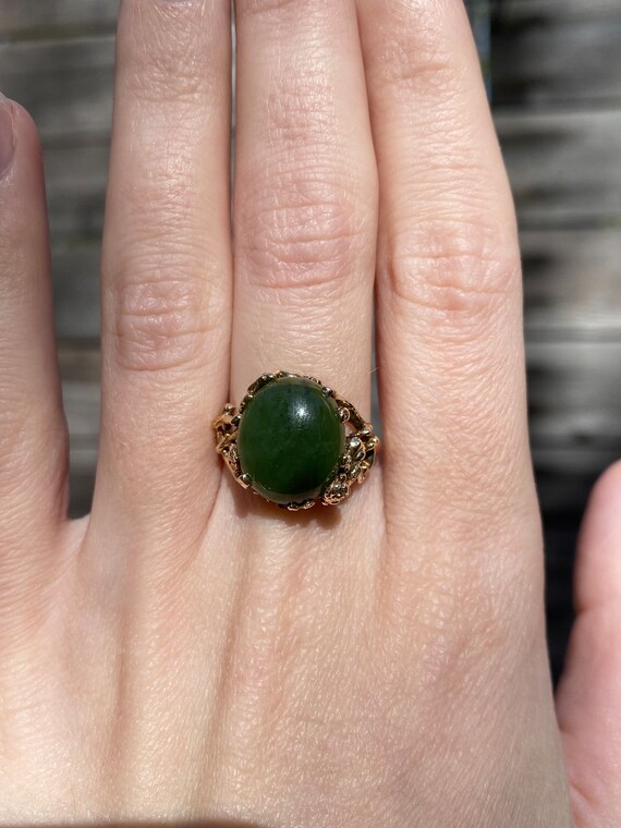 Yellow gold jade ring top