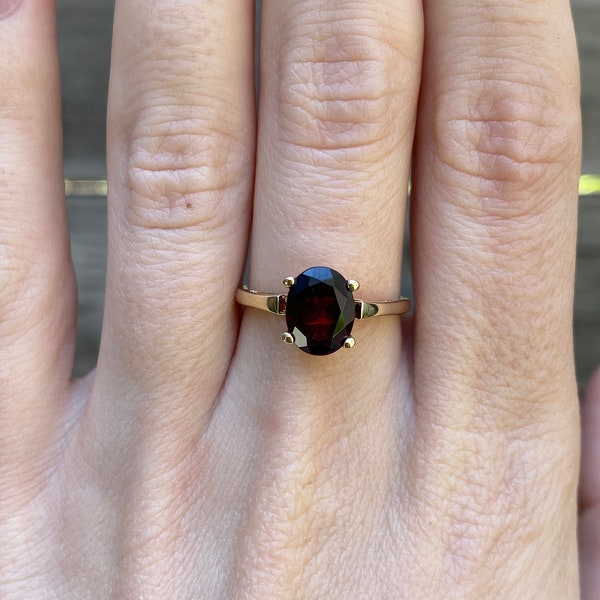 Vintage Solid 10k Yellow Gold Garnet Ring - Size 7 - Fine Estate Jewelry