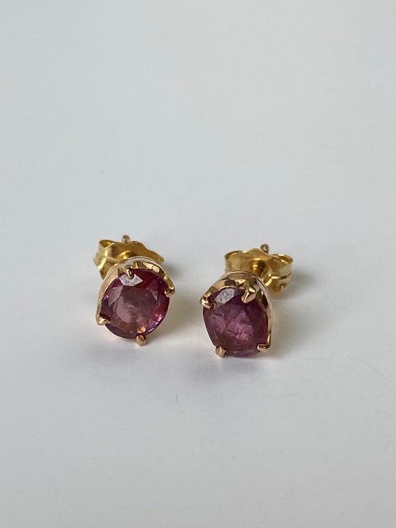 Vintage Solid 18k Yellow Gold Ruby Stud Earrings - image 3