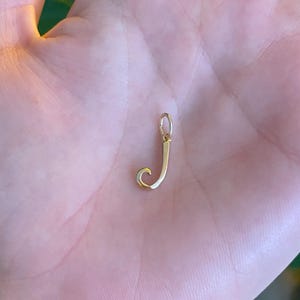 Charm initiale « J » en or jaune massif 14 carats vintage