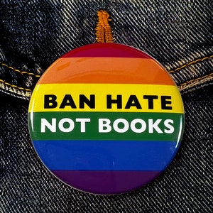 BAN HATE - NoT BOOKS Antycenzura 2-1/4" Średnica Pinback Kampania Button - Wybory Partii Republikańskiej 2024
