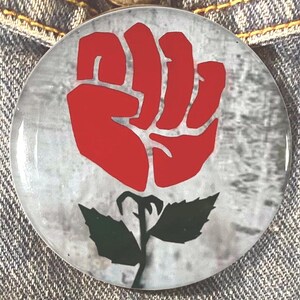 DEMOCRATIC SOCIALISTS of AMERICA Rose Fist 2-1/4"  diameter pinback campaign button
