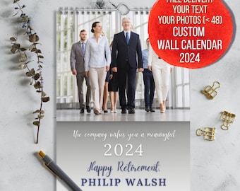 Puede incluir: Un calendario de pared personalizado con una foto de un grupo de personas caminando por un pasillo. El calendario es gris y blanco con el texto "the company wishes you a meaningful 2024 Happy Retirement. PHILIP WALSH".