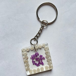 Resin Real Dried Flowers and Bead Border Keychain - Resin keyring - made to order keyring- custom key-personalised gift for all-real flowers