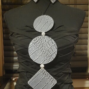 Crocodile Textured - Handmade Fashion Wood Necklace Set