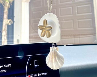 Accesorio para espejo retrovisor de vaquera costera Flower Puka l Dije para espejo retrovisor de vaquero costero l Accesorios de verano para coche Dijes para coche