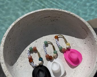 Cowgirl Hat Custom Beaded Carabiner Name Initial Bag Charm l Custom Beaded Carabiner Keychain Gold l Personalized Letter Purse Charm Gift
