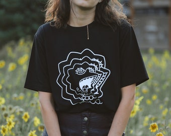 Trippy Lisa T-shirt.