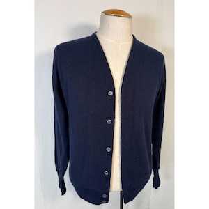 Cárdigan vintage de los años 60 con diseño de carreras de obstáculos: tejido de orlón azul marino, talla L para hombre