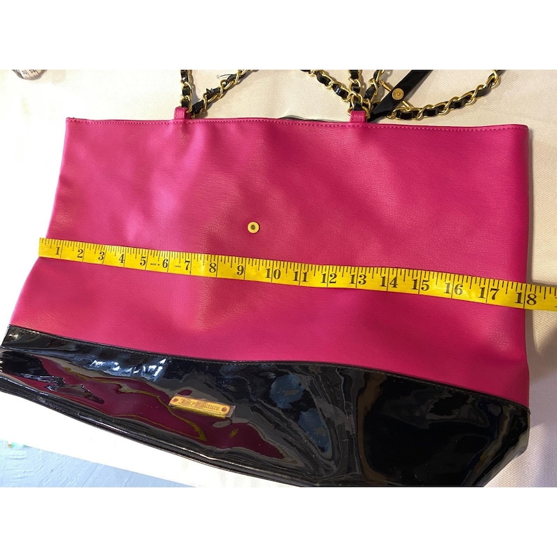 vintage Juicy Couture grand fourre-tout en similicuir verni rose vif et noir, grande chaîne avec anses, sac à main image 5