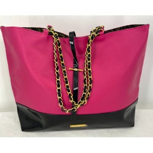 vintage Juicy Couture grand fourre-tout en similicuir verni rose vif et noir, grande chaîne avec anses, sac à main image 1