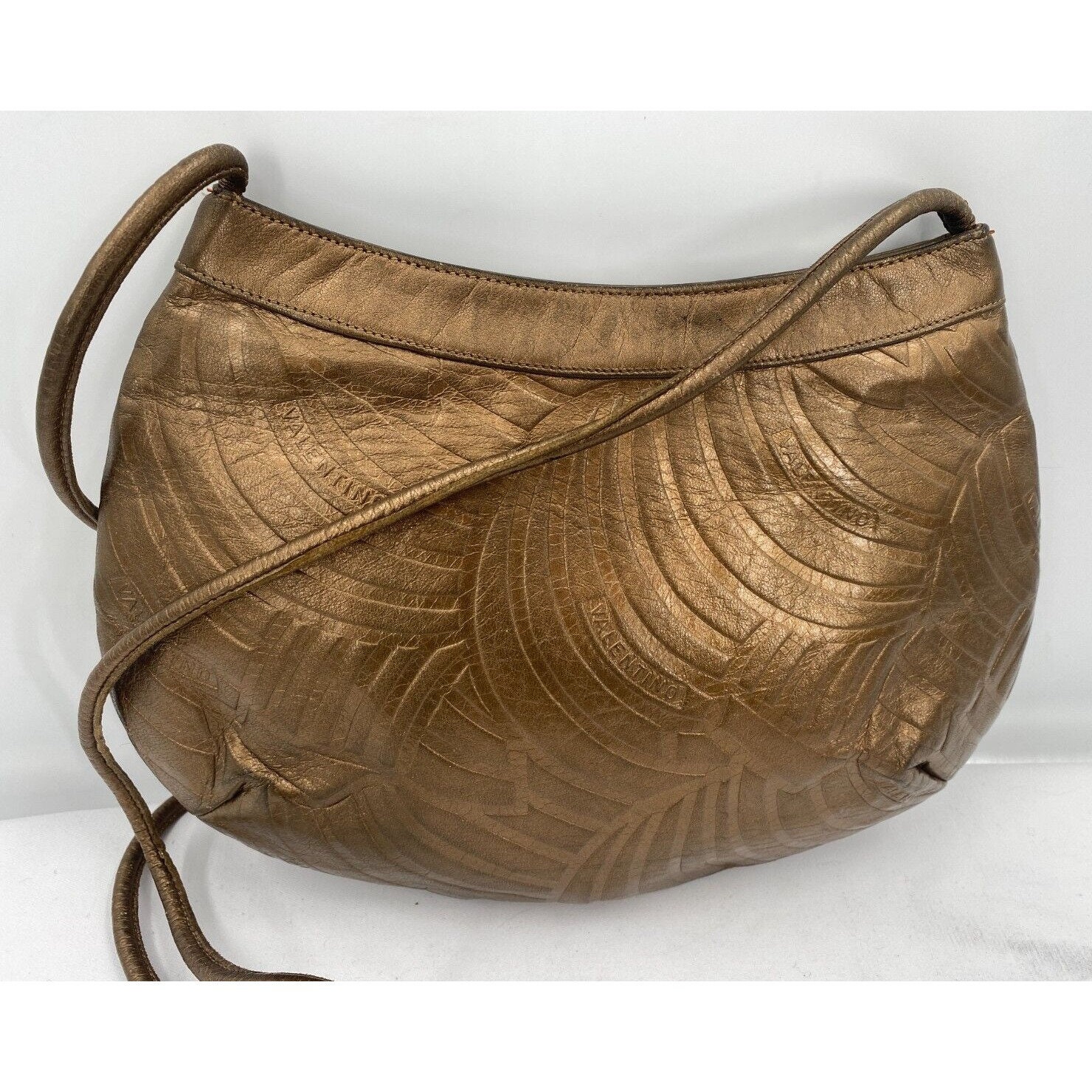 Synthetic Clutch Handbags Valentino by Mario Valentino, buy pre-owned at 67  EUR