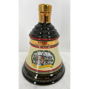 Vintage 1994 Bell&#39;s Old Scotch Whiskey Green Bottle Ceramic Wade Product 750 ml