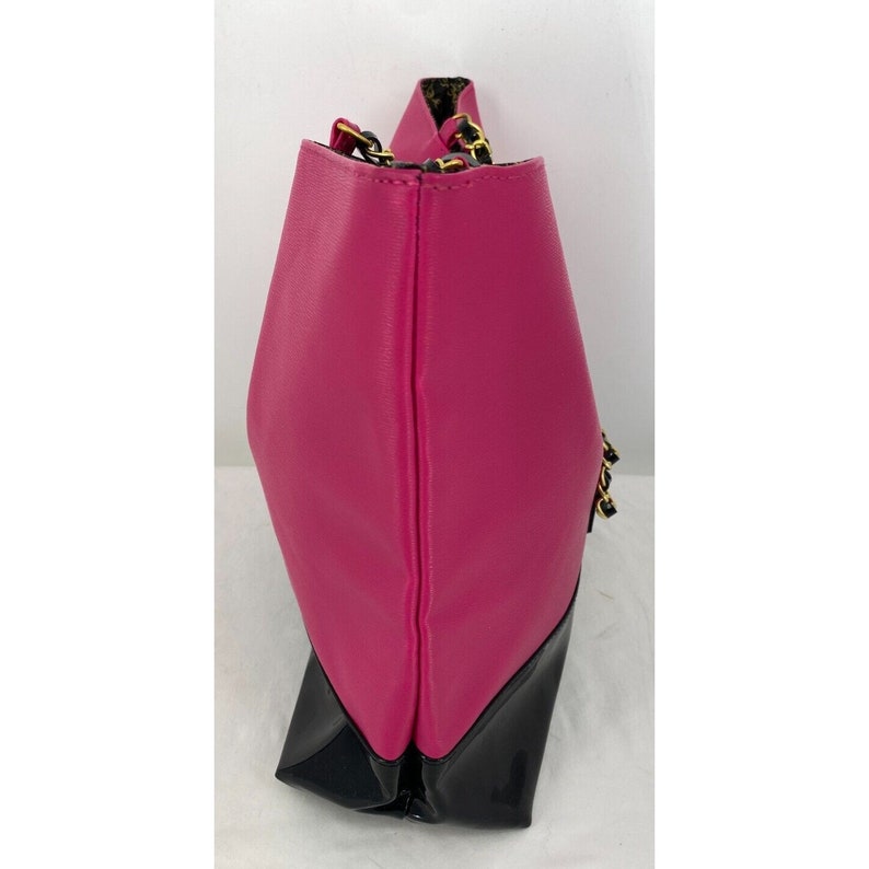 vintage Juicy Couture grand fourre-tout en similicuir verni rose vif et noir, grande chaîne avec anses, sac à main image 9