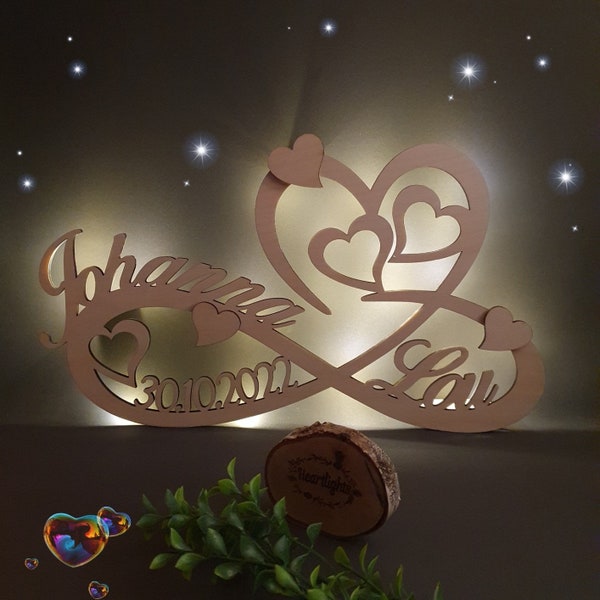 Wandlamp Infinity harten houten lamp met namen van geliefden