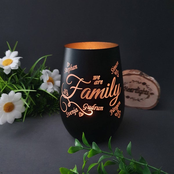 Windlicht we are family Spruch Familie Liebe + persönliche Namen, Wunschspruch, Leuchtendes Glas, Geschenk Familie, Vase  graviert