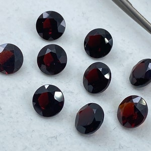 Garnet (Thai) Faceted Round Shape Loose Gemstones in Assorted Sizes from 1mm to 12mm for Jewellery Making