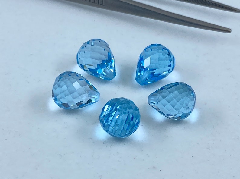 Cuentas de piedras preciosas sueltas de briolette de lágrima medio perforadas facetadas de topacio azul cielo en 8x5 mm, 9x6 mm y 10x7 mm para la fabricación de joyas imagen 1