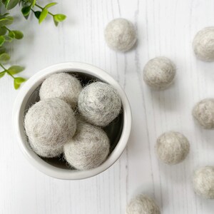Felt Balls in Marbled Light Grey - Wholesale - Bulk - For craft projects - Garlands - Mobiles