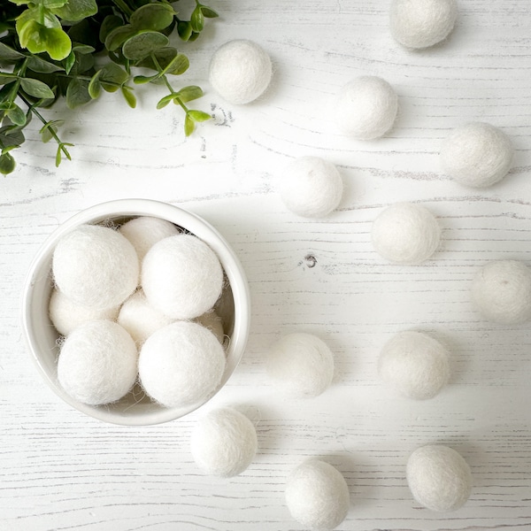 Felt Balls in White - Pom Pom's - Wholesale - Bulk - For craft projects -