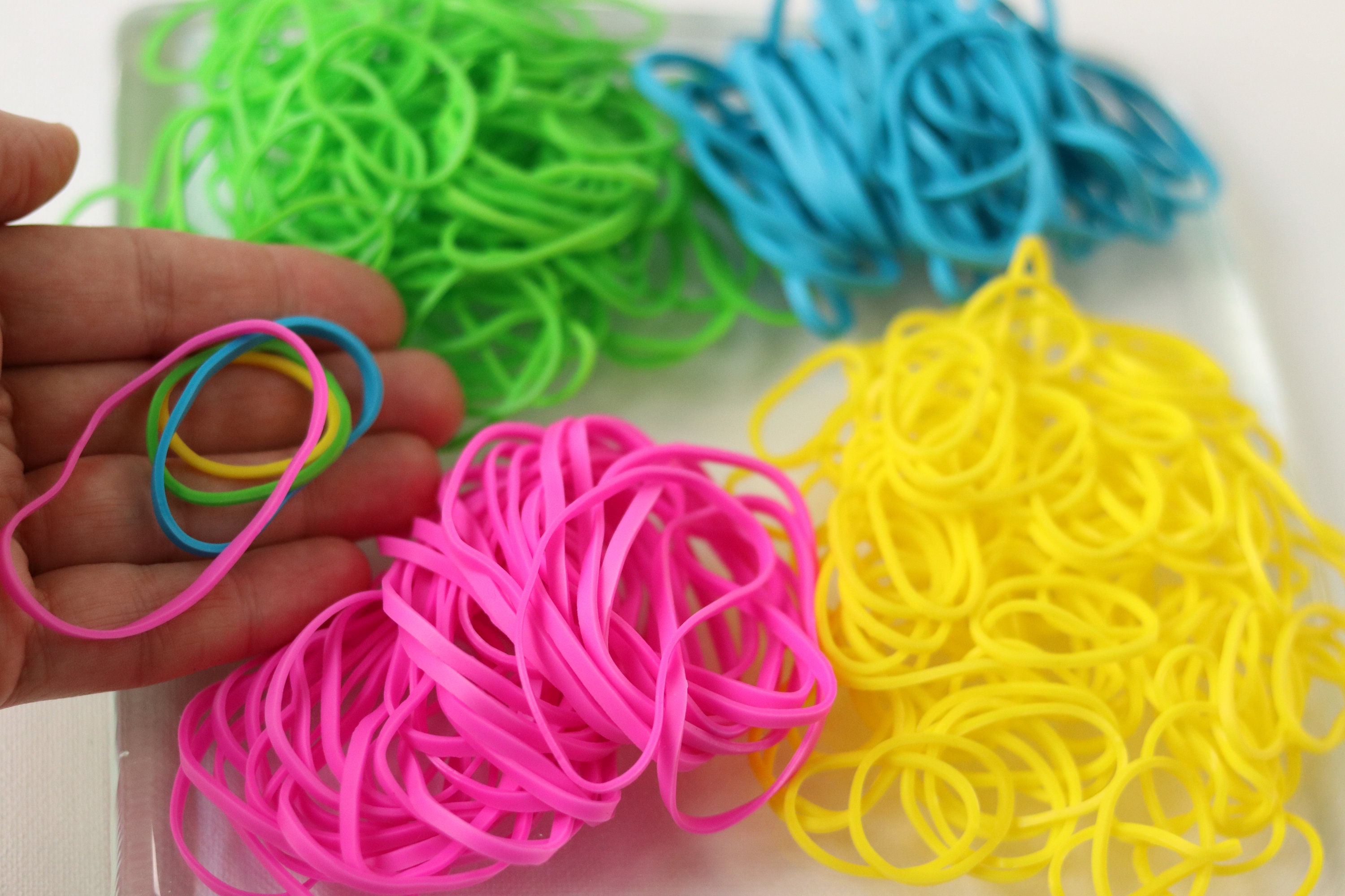 MUDO NEST 18000+ Loom Bands Kit: DIY Rubber Bands Kits, 500 Clips, 40  Charms,Loom Bracelet Making Kits for Kids, DIY Rubber Band Bracelet Kit