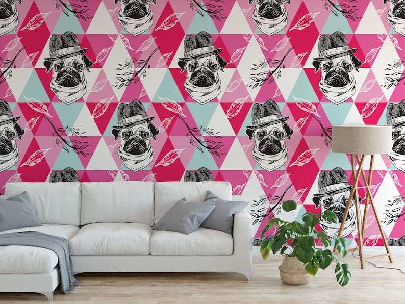 Puede incluir: Un papel tapiz de patr&oacute;n geom&eacute;trico rosa, azul y blanco con un dise&ntilde;o repetido de un pug con sombrero y gafas.