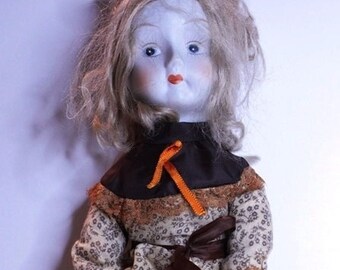 Muñeca de Porcelana Vintage Rubio con Vestido Estilo Pradera
