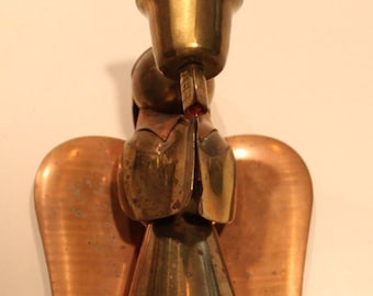 Candelabro en forma de ángel vintage de latón y cobre