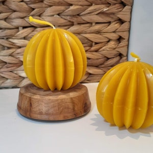 100% pure beeswax candle sphere shape