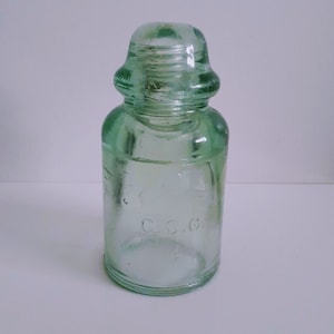 Glass insulator