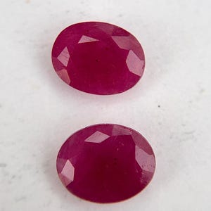 Natural Oval Ruby Faceted Pair: 4.85 Carats Pinkish Red Gemstone