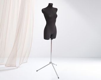 Mannequin femme, Forme vestimentaire, Mannequin de couture femme avec jambes sur un support métallique