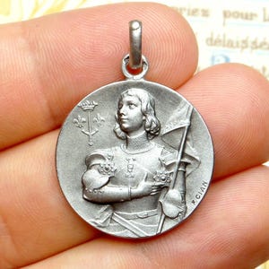 Blessed Joan of Arc in armor. 1909 Antique Religious Silver Pendant. Large Medal by Cian.