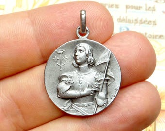 Blessed Joan of Arc in armor. 1909 Antique Religious Silver Pendant. Large Medal by Cian.