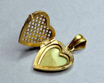 Reliquary for Photo, Heart Medal. Antique Gold Plating Pendant.