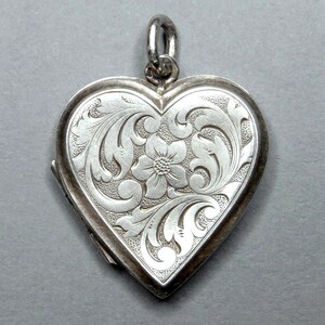 Heart, Large Reliquary for Photo, Flower, Rose. Antique Silver Pendant. Jewelry, Hand Engraved. Medal.