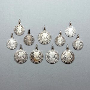 San Benito de Nursia. Colgante religioso antiguo. Medalla de exorcismo.