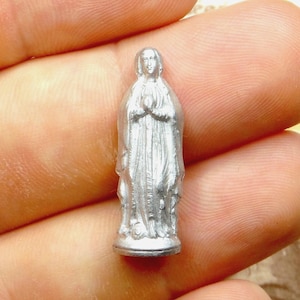 Saint Mary, Praying Virgin. Antique Religious Statue.