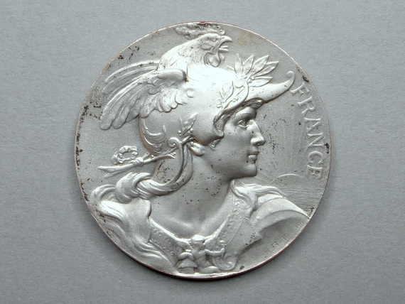 Woman. Female, Marianne. Vintage Large Medal. 198… - image 2