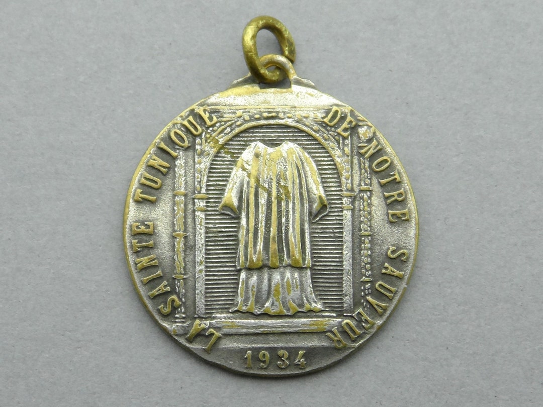 Holy Tunic, Seamless Robe of Jesus. Ostension 1934. Argenteuil Basilica